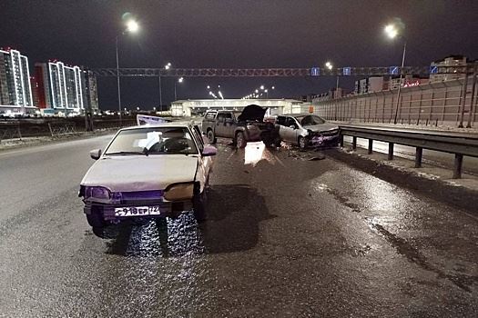 В двойном ДТП на тюменской трассе пострадали шесть человек